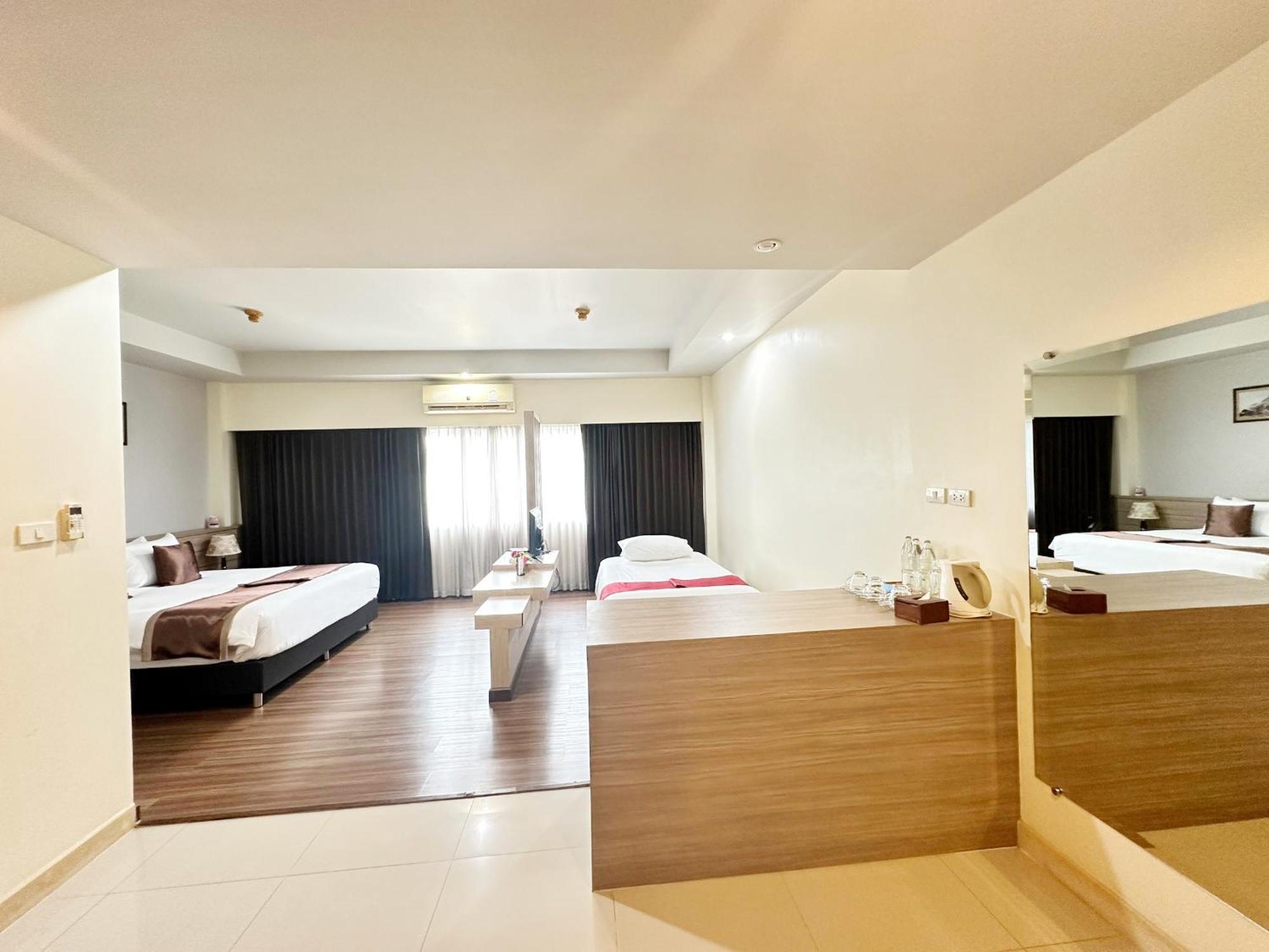 Akelada Hotel Nang Rong Buitenkant foto