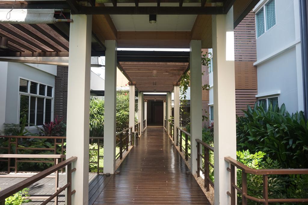 Akelada Hotel Nang Rong Buitenkant foto
