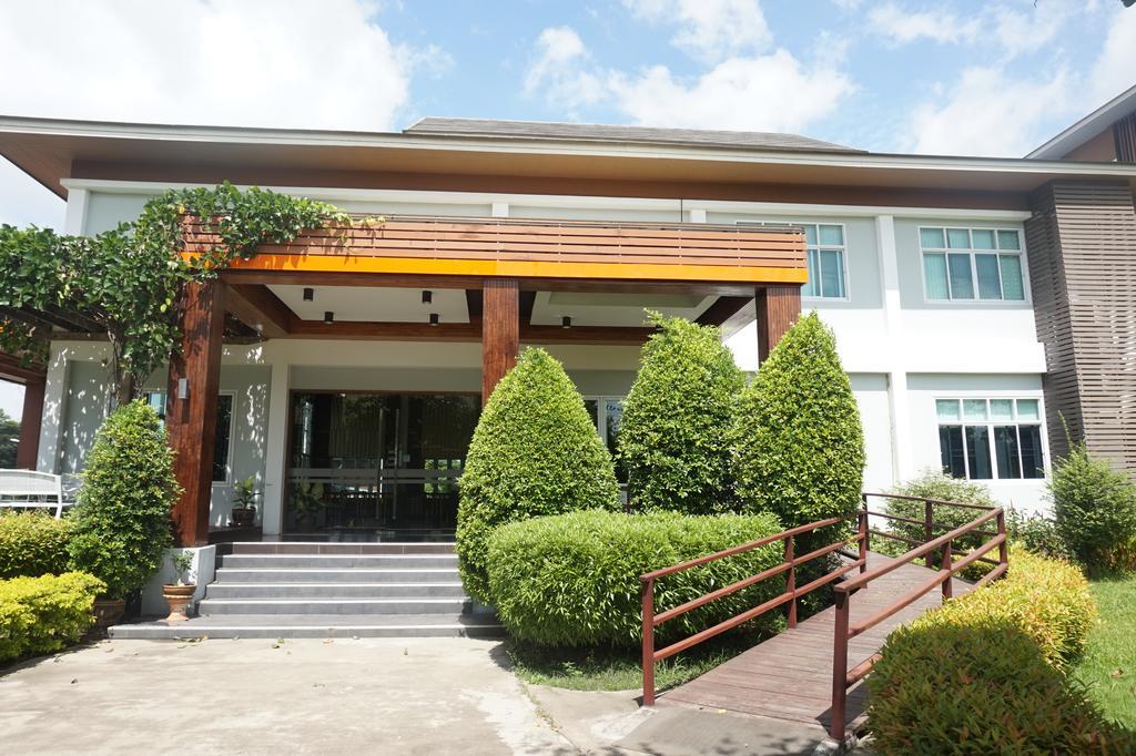 Akelada Hotel Nang Rong Buitenkant foto